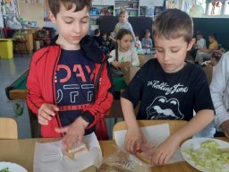 b_1024_768_0_00_images_2022_2023_Swietlica_Kanapki_343638488_956800862298705_1459309888740581946_n